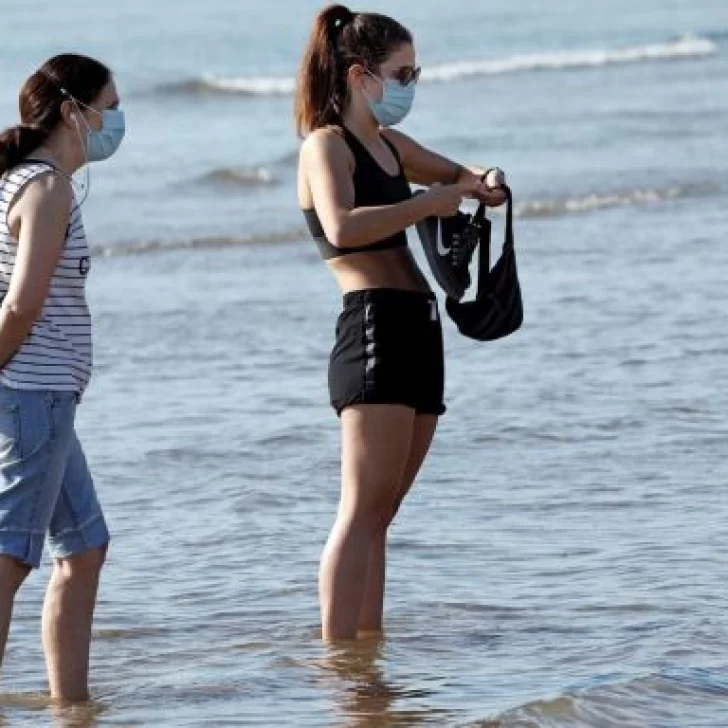 Alerta en la costa atlántica: un fuerte temporal voló hasta el techo de una pizzería Alerta en la costa atlántica: un fuerte temporal voló hasta el techo de una pizzería