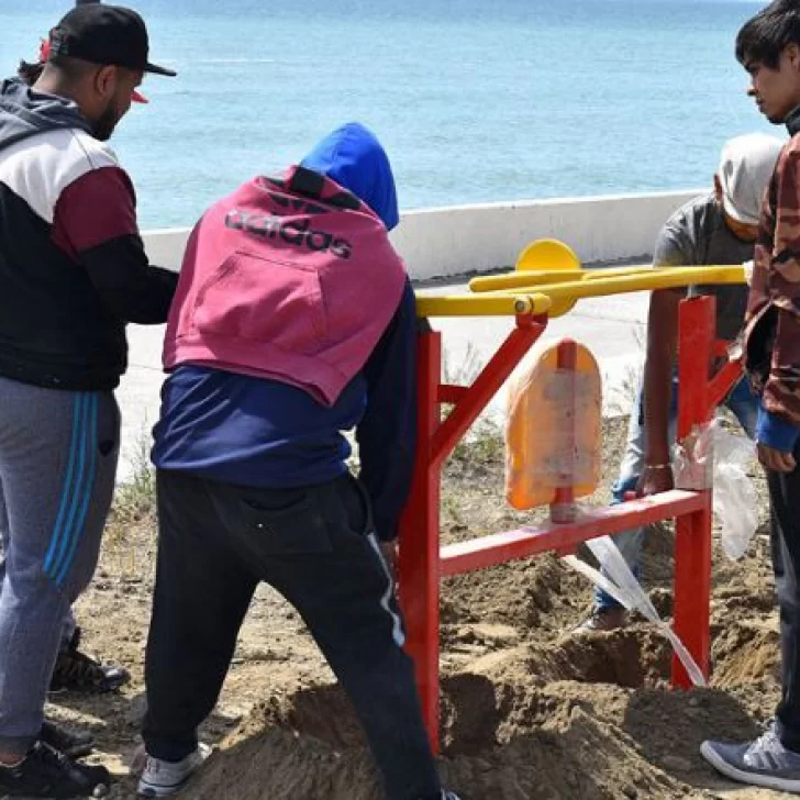 Bomberos rescató a un joven que se cayó al agua en la ría de Río Gallegos