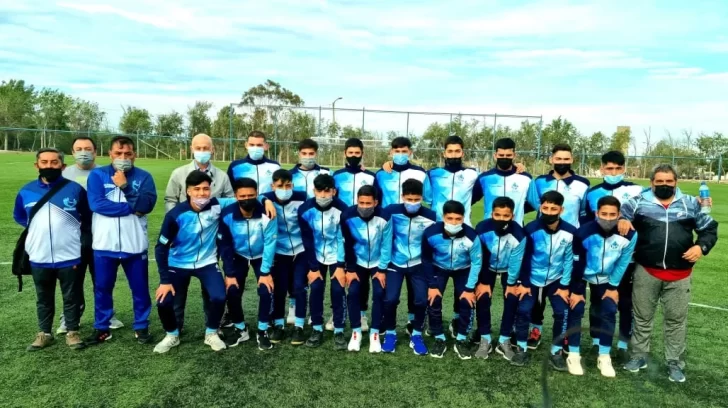 Juegos Nacionales de la Araucanía: el intendente Fernando Cotillo despidió a los jugadores que representan a Santa Cruz