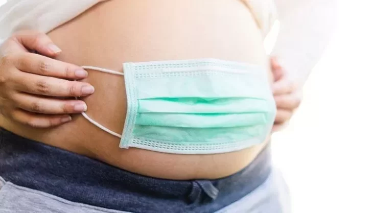 Embarazada dio positivo de coronavirus y festejó el baby shower con 20 personas