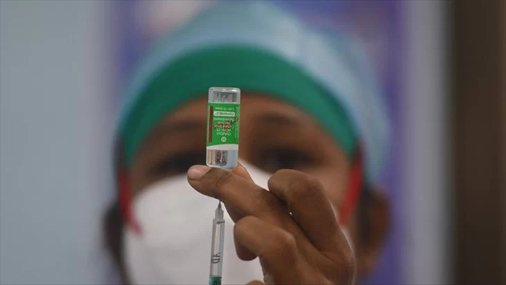 Coronavirus: arribaron al país las primeras 580 mil dosis de la vacuna Covishield elaboradas en India