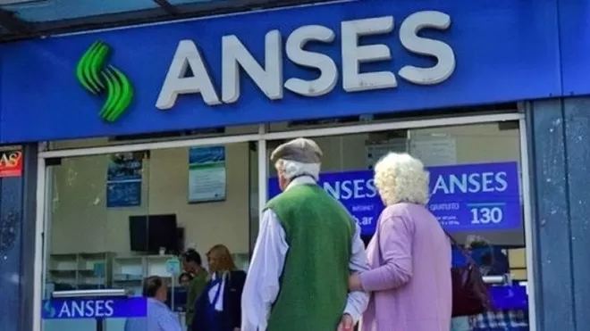 ANSES oficializó el pago del bono a jubilados para diciembre: de cuánto será y quiénes lo cobran