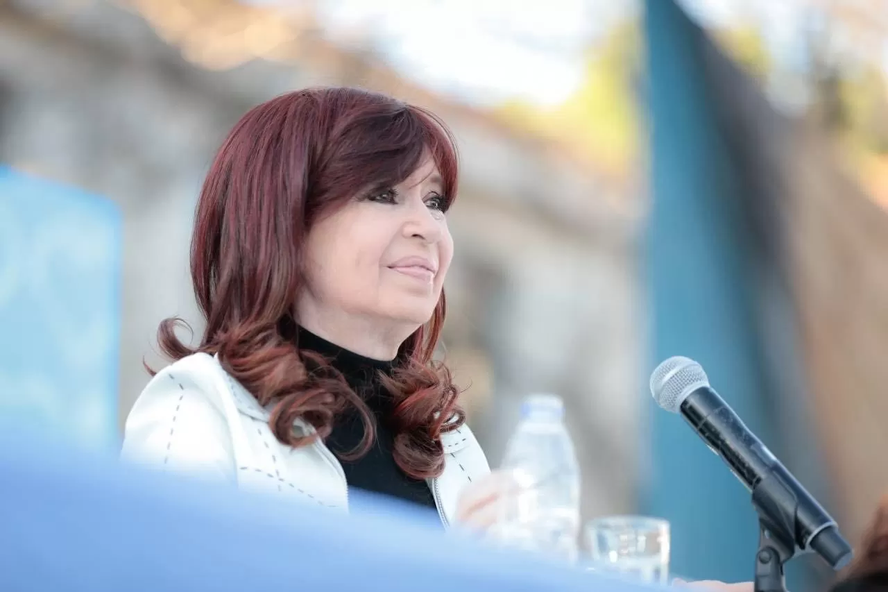 Cristina Kirchner en la Ex-Esma: “Miren lo que pasó con empresarios mandando el país, entramos en el FMI y tenemos un endeudamiento importante” Cristina Kirchner en la Ex-Esma: “Miren lo que pasó con empresarios mandando el país, entramos en el FMI y tenemos un endeudamiento importante”