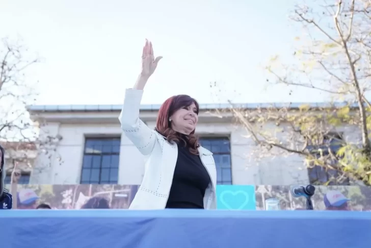 Cristina Kirchner deseó un feliz 2022 y destacó el esfuerzo del pueblo contra la pandemia