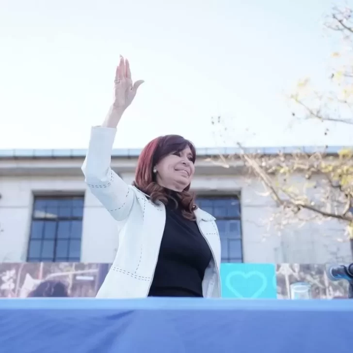 Cristina Kirchner deseó un feliz 2022 y destacó el esfuerzo del pueblo contra la pandemia