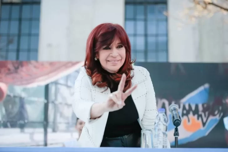 Cristina Kirchner evoluciona favorablemente tras su operación en el Sanatorio Otamendi