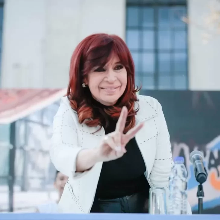 Cristina Kirchner evoluciona favorablemente tras su operación en el Sanatorio Otamendi