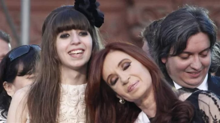 Cristina y Florencia Kirchner arribaron al país provenientes desde Cuba