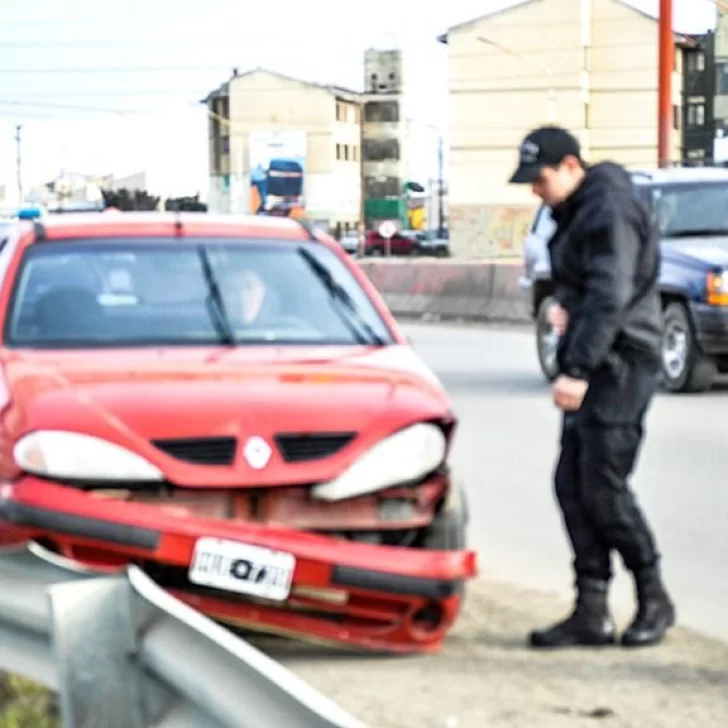Un Megane y una camioneta F-100 chocaron en plena autovía