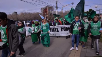 El gremio de ATE Santa Cruz convocó a un paro general de 48 horas en reclamo de aumento salarial y pases planta El gremio de ATE Santa Cruz convocó a un paro general de 48 horas en reclamo de aumento salarial y pases planta