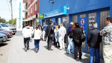 El Gobierno de Santa Cruz anunció cuándo pagará los sueldos en noviembre a los trabajadores estatales