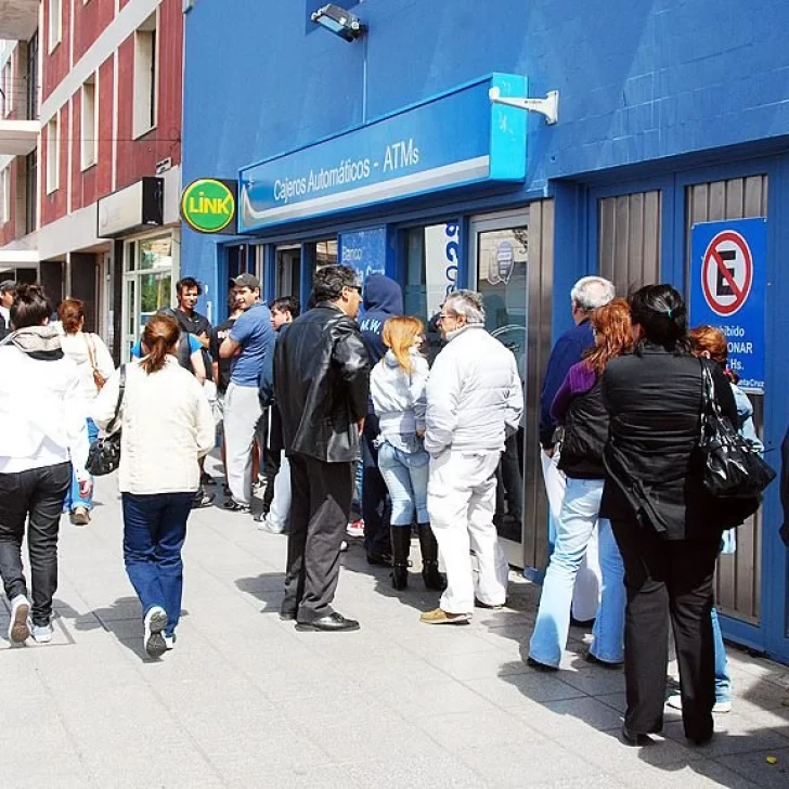 El Gobierno de Santa Cruz anunció cuándo pagará los sueldos en noviembre a los trabajadores estatales