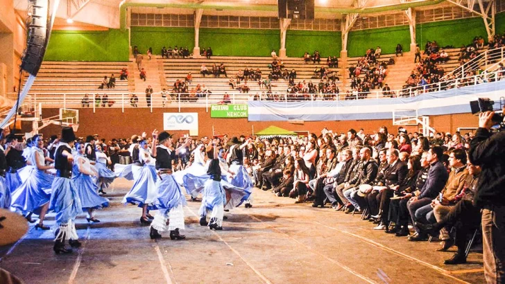 Destacada participación de la Escuela de Danzas con cien bailarines en escena