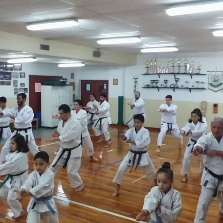 Karatecas albiverdes compiten en Río Negro Karatecas albiverdes compiten en Río Negro