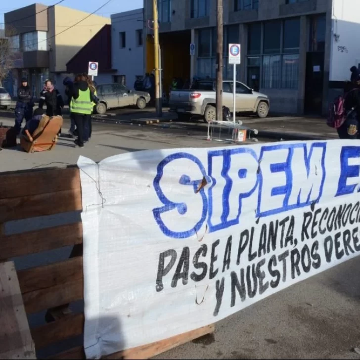 Trabajadores municipales piden por recategorización y SIPEM su pase a planta