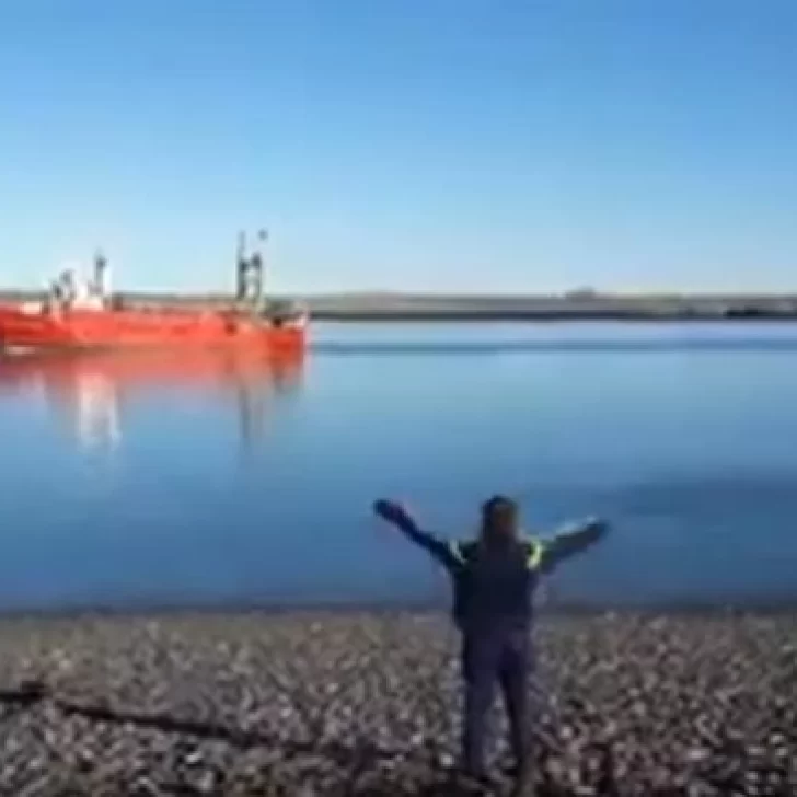 El emocionante saludo de un nene a su papá marinero: “Cuidate mucho papi” El emocionante saludo de un nene a su papá marinero: “Cuidate mucho papi”