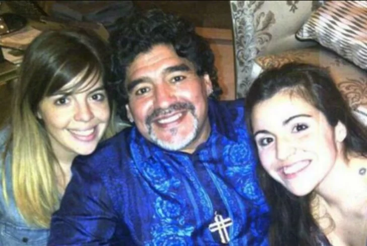 En un chat familiar, Dalma y Gianinna planteaban la necesidad de hallar un médico de cabecera para Diego Maradona