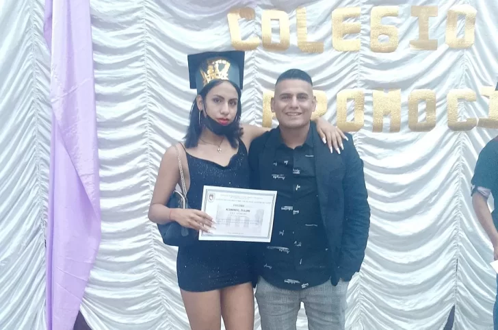 Un conocido cantante de cumbia apoyó a su hija trans en su egreso con un emotivo mensaje