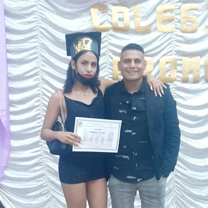 Un conocido cantante de cumbia apoyó a su hija trans en su egreso con un emotivo mensaje Un conocido cantante de cumbia apoyó a su hija trans en su egreso con un emotivo mensaje