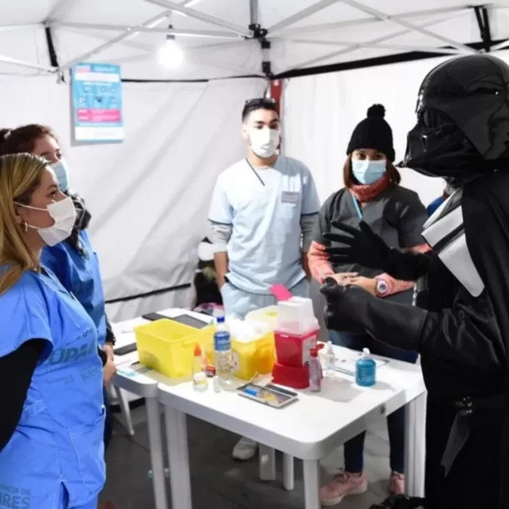 Darth Vader recibió la primera dosis de la vacuna contra el coronavirus Darth Vader recibió la primera dosis de la vacuna contra el coronavirus