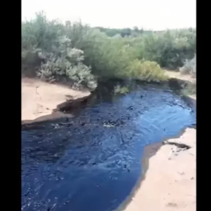 Una falla en un oleoducto provocó un derrame petrolero en Río Negro