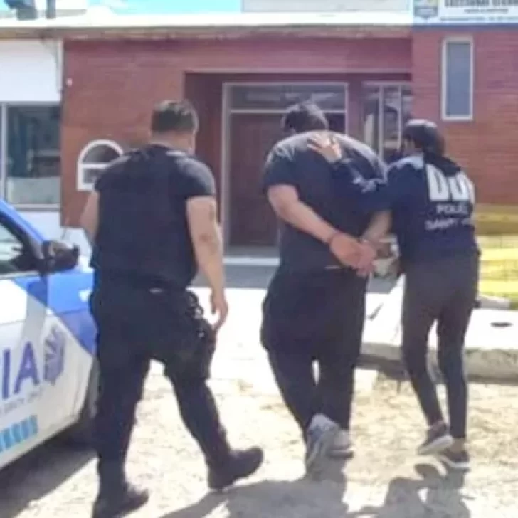 Familiares de Santiago Díaz se hicieron presentes y pidieron explicaciones al comisario en Caleta Olivia