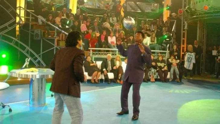 El icónico juego cabeza a cabeza entre Pelé y Maradona en “La Noche del Diez”