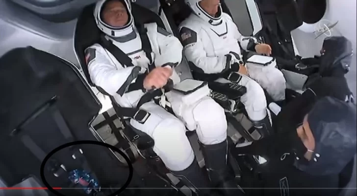 SpaceX ya vende el dinosaurio de peluche que viajó al espacio