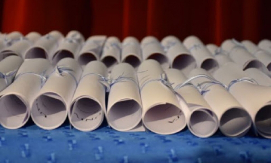 Escuelas de Santa Cruz no podrán realizar los actos de colación de manera presencial Escuelas de Santa Cruz no podrán realizar los actos de colación de manera presencial