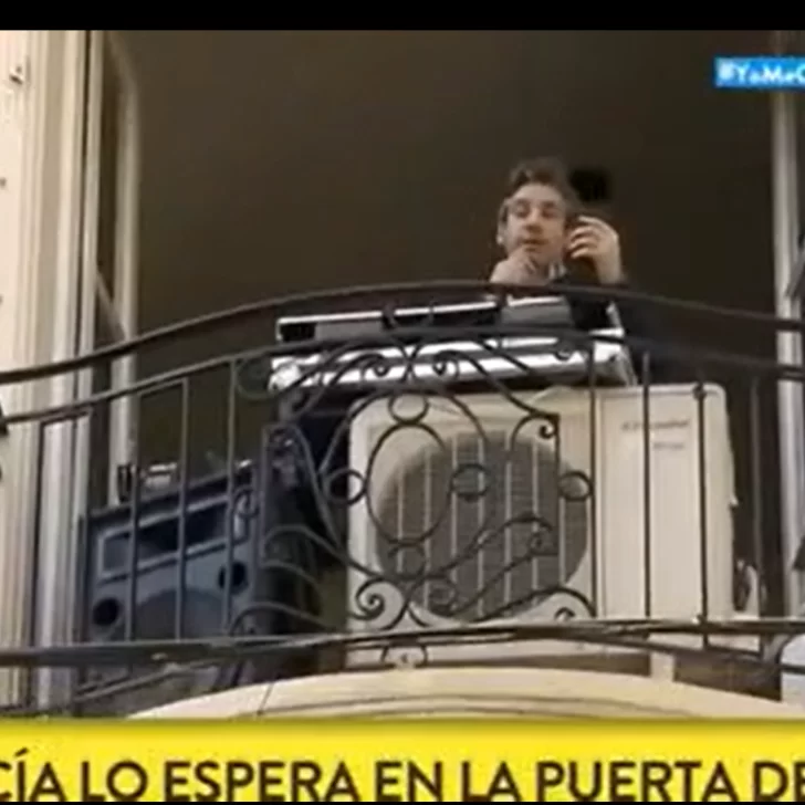 Un DJ homenajeó a Sergio Denis desde su balcón, lo denunciaron y vecinos hicieron un cacerolazo para defenderlo