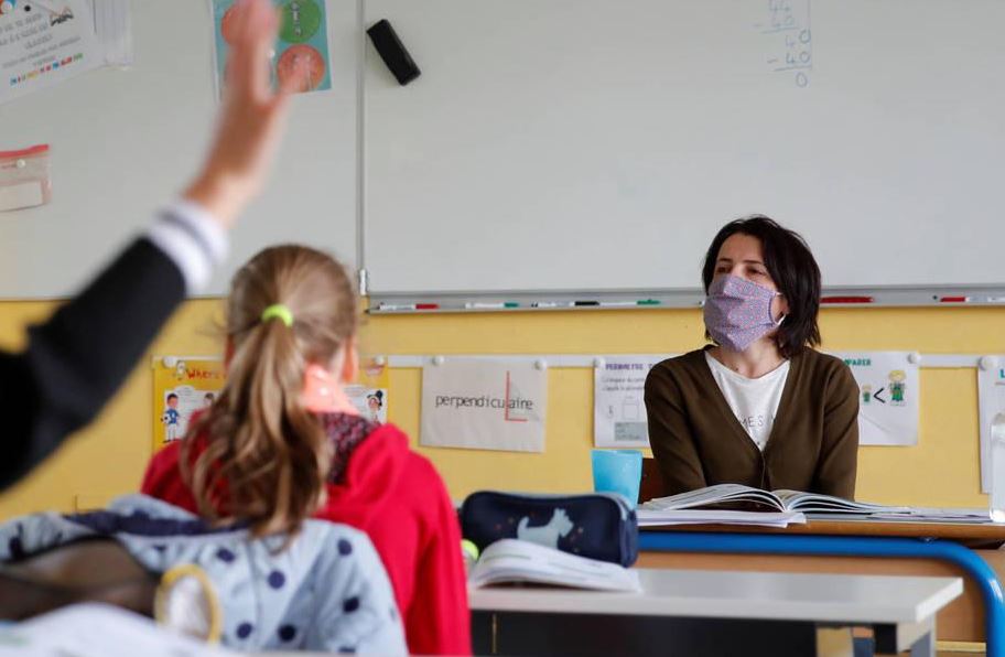 El Gobierno nacional busca comenzar la vacunación a docentes del país la próxima semana