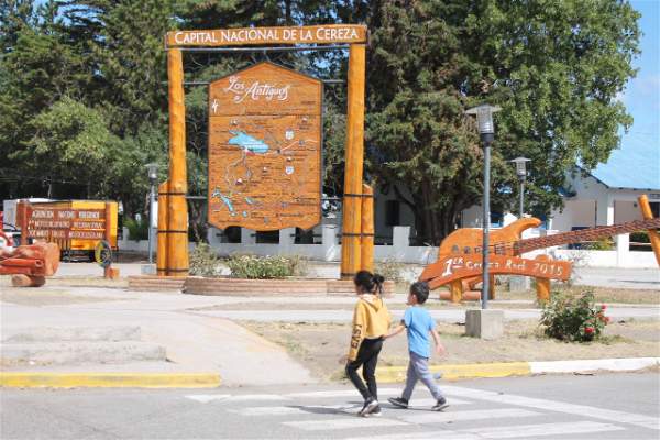 Servicios, lugares para visitar y  dónde quedarse en Los Antiguos