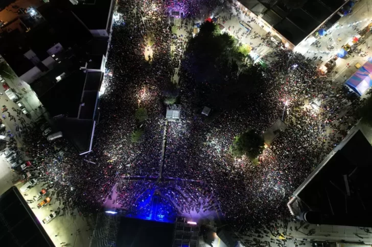 Más de 40 mil personas disfrutaron la tercera noche del Aniversario de Caleta Olivia: ¿quién toca en el cierre del festival?