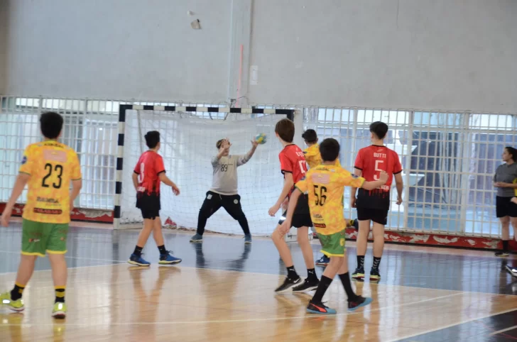 Fotogalería: La Liga Municipal de Handball disputó una nueva fecha con grandes partidos