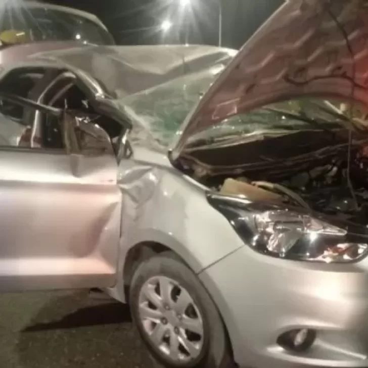 Familia de Río Gallegos sin lesiones tras choque y vuelco en Plottier Familia de Río Gallegos sin lesiones tras choque y vuelco en Plottier