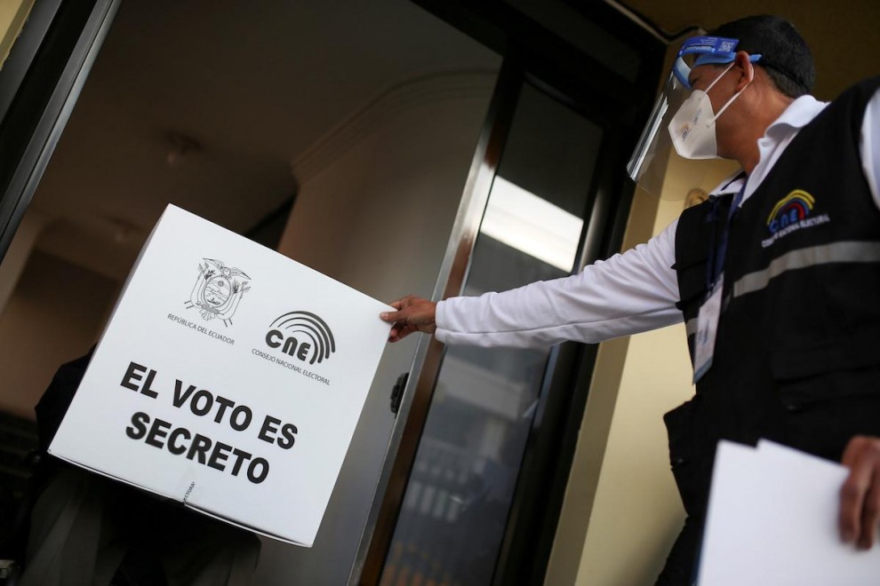 Balotaje en Ecuador: 13 millones de personas votan en medio de la pandemia