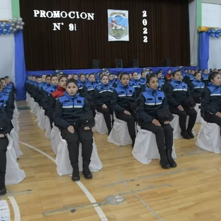 Egresaron 162 agentes de la escuela de Policía de Santa Cruz Egresaron 162 agentes de la escuela de Policía de Santa Cruz