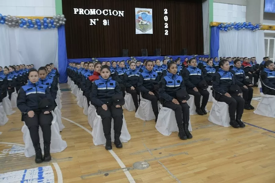 Egresaron 162 agentes de la escuela de Policía de Santa Cruz Egresaron 162 agentes de la escuela de Policía de Santa Cruz