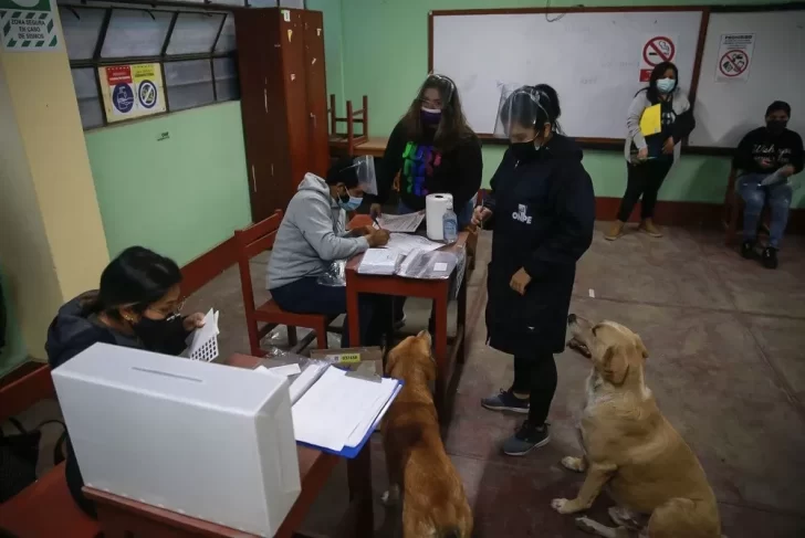 Segunda vuelta en Perú: más de 25 millones de ciudadanos eligen presidente