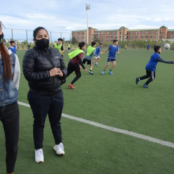 8M. El desafío de sacarle ‘tarjeta roja’ al machismo: “Estamos creciendo en el ambiente del fútbol”