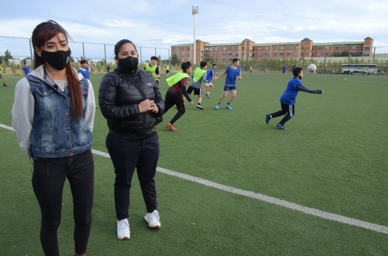 8M. El desafío de sacarle ‘tarjeta roja’ al machismo: “Estamos creciendo en el ambiente del fútbol”