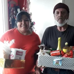 Río Gallegos: una vecina impulsa una campaña para abrigar a los abuelos este invierno