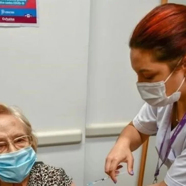 Una mujer de 90 años es la vacunada contra el coronavirus un millón en la Argentina