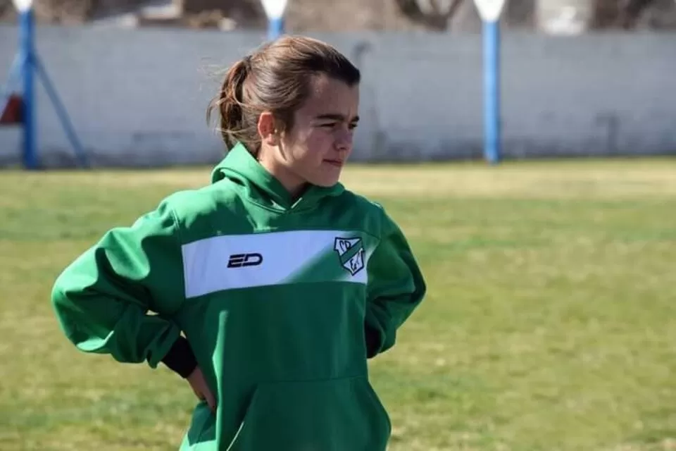 La historia de Emma, la nena que ama el fútbol y no la dejan jugar La historia de Emma, la nena que ama el fútbol y no la dejan jugar