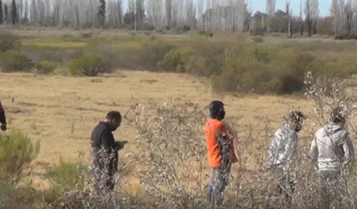 Horror: encuentran a un hombre empalado en medio del campo