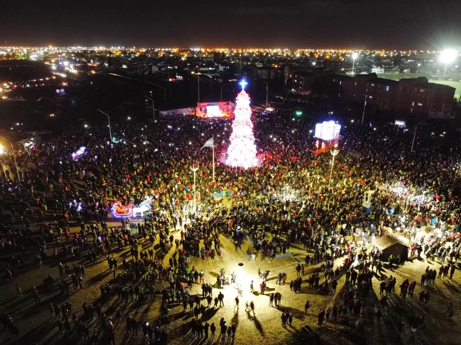 Se encendió el árbol navideño “más grande de la Patagonia”