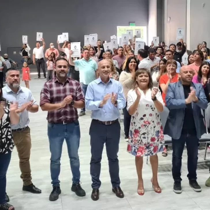 El municipio de Caleta Olivia despidió el año con entrega de terrenos a vecinos