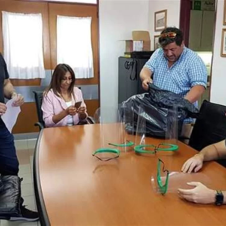 Inició la entrega de mascarillas faciales fabricadas con impresoras 3D