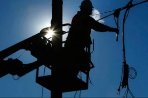 Cuando vuelve la energía eléctrica a Santa Cruz tras el corte de la medianoche Cuando vuelve la energía eléctrica a Santa Cruz tras el corte de la medianoche