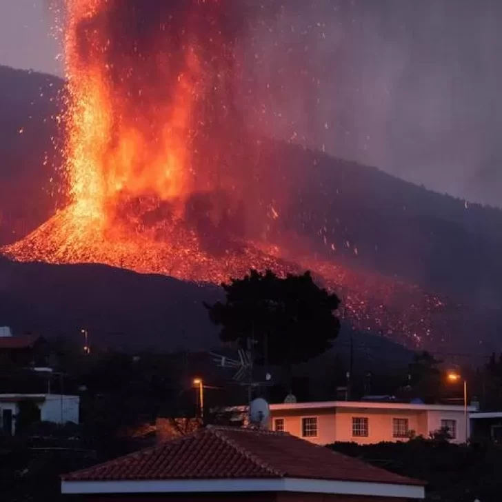 El volcán de La Palma está en su fase más explosiva: ¿Puede provocar un tsunami en el Atlántico?